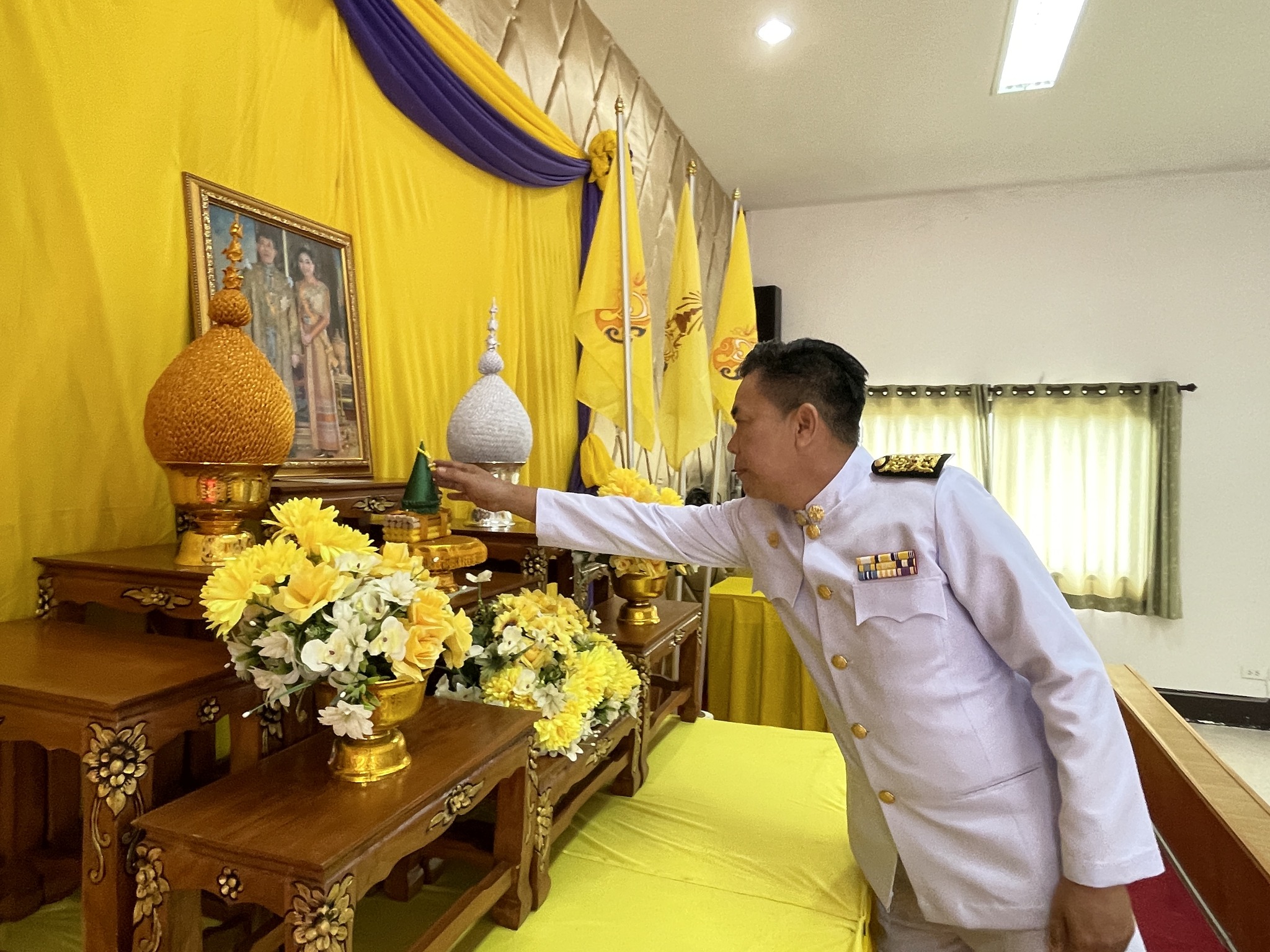 พิธีรับพระราชทานพระบรมฉายาลักษณ์ ให้แก่ ศูนย์พัฒนาเด็กเล็กในสังกัดองค์การบริหารส่วนตำบลผาสิงห์ โดยมีนายกองค์การบริหารส่วนตำบลผาสิงห์เป็นประธาน