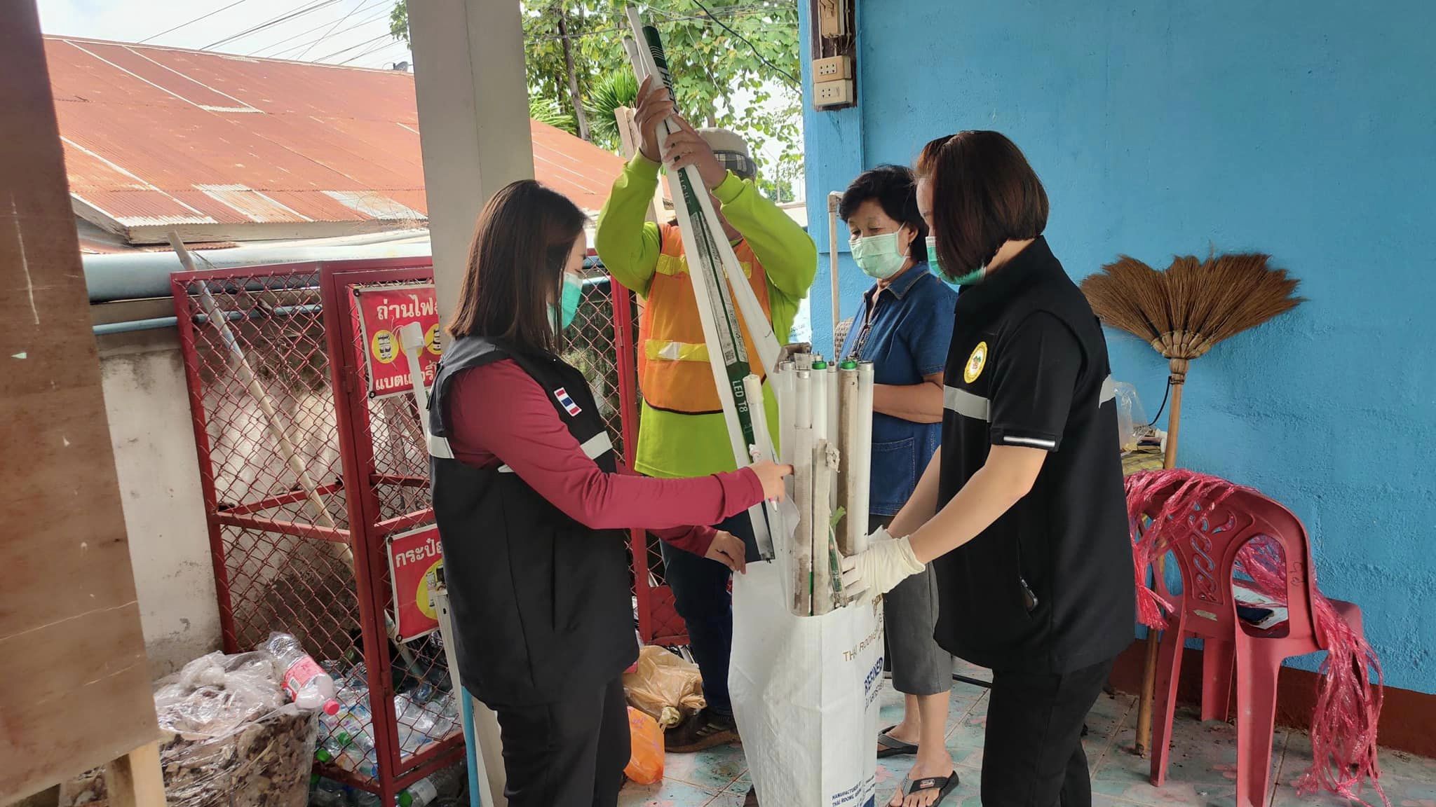 เก็บรวบรวมขยะอันตรายชุมชน(หลอดไฟฟ้า ถ่านไฟฉาย กระป๋องสเปร์ฆ่ายุง เป็นต้น) ให้ได้ปริมาณขยะอันตรายชุมชนแต่ละชนิด เพื่อส่งกำจัดให้ถูกต้องตามหลักสุขาภิบาล ต่อไป